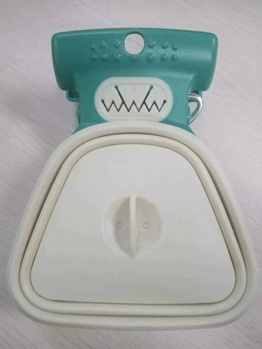Effortless Cleanup with Our Portable Pooper Scooper - Perfect for Large and Small Dogs on the Go!